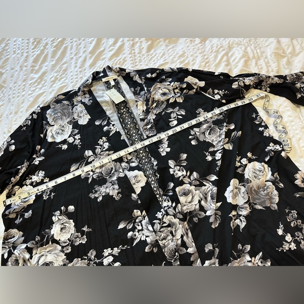 🖤MAURICE’S Black & White Floral Cardigan 3X NWT - Picture 10 of 12